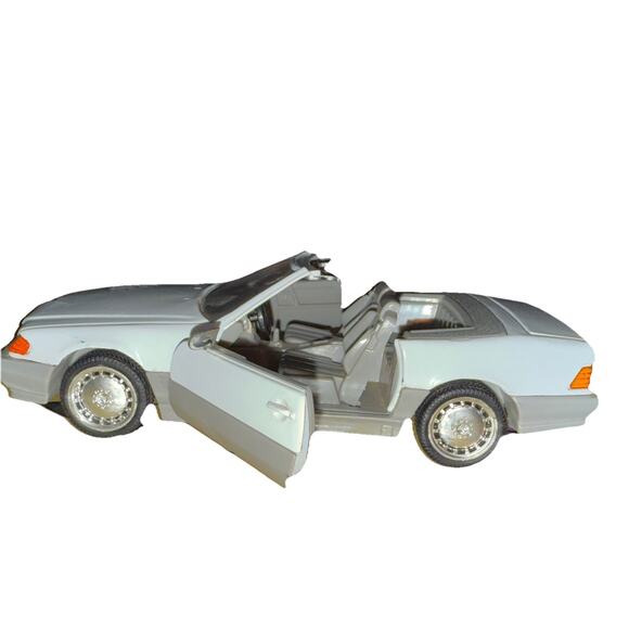 Vintage Maisto Mercedes-Benz SL 800 Convertible Toy Car - White , SS-706, 1:25 - Picture 3 of 8